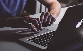 开云APP下载-三届扣篮王变拳击手！罗宾逊为泰森琼斯打垫场赛